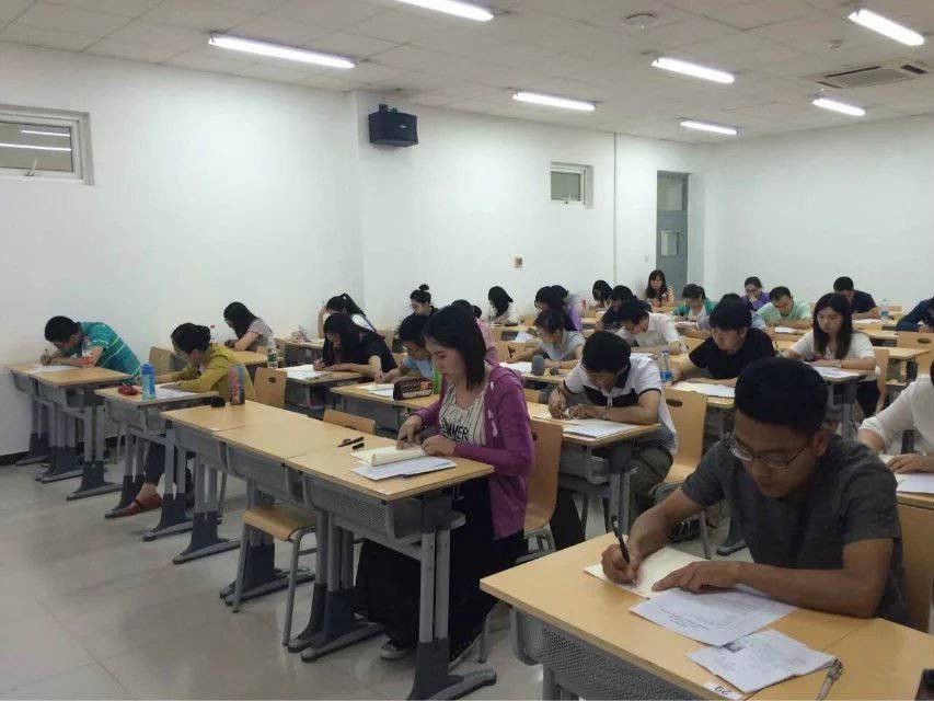 首都經(jīng)濟貿(mào)易大學(xué)上課風(fēng)采圖集