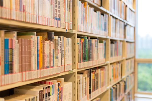 攝圖網(wǎng)_500553194_圖書館書架上排列整齊的書（企業(yè)商用）.jpg